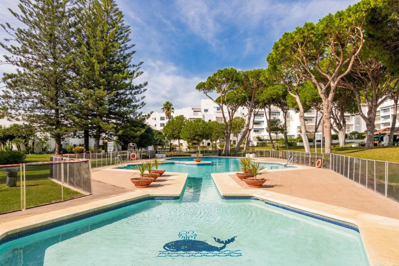 Lujoso Apartamento De 2 Dormitorios En Banus Marbella Exterior photo